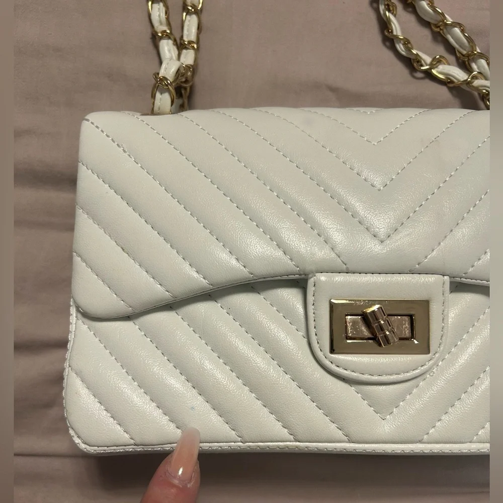 Brand New Elegant White Quilted Chain Shoulder Bag - Picture 5 of 5